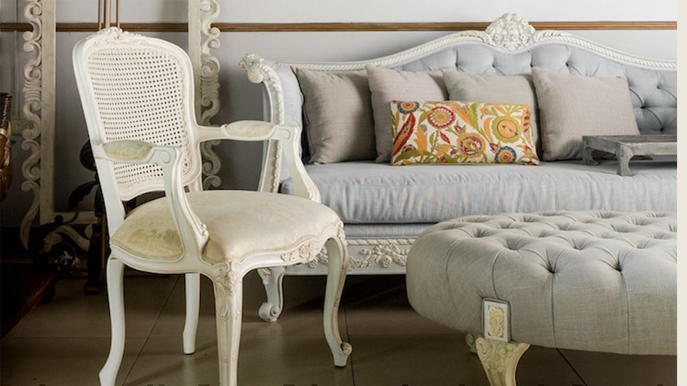 Get Cozy in Romantic Loveseats